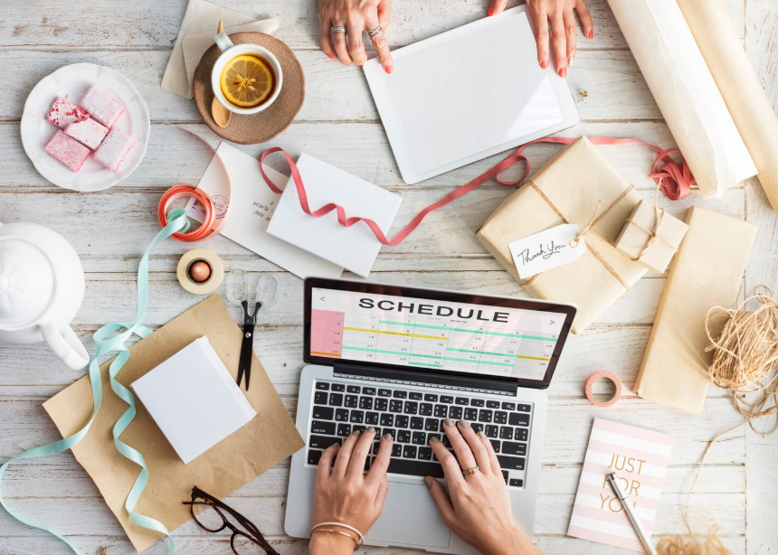 Digital calendar and planning tools helping students manage time effectively”